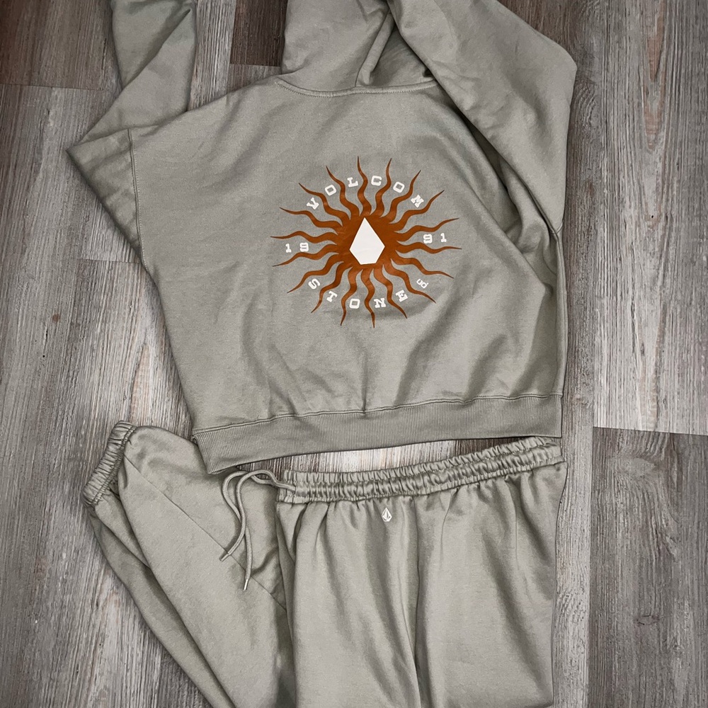 Volcom Set - Picture 1 of 2
